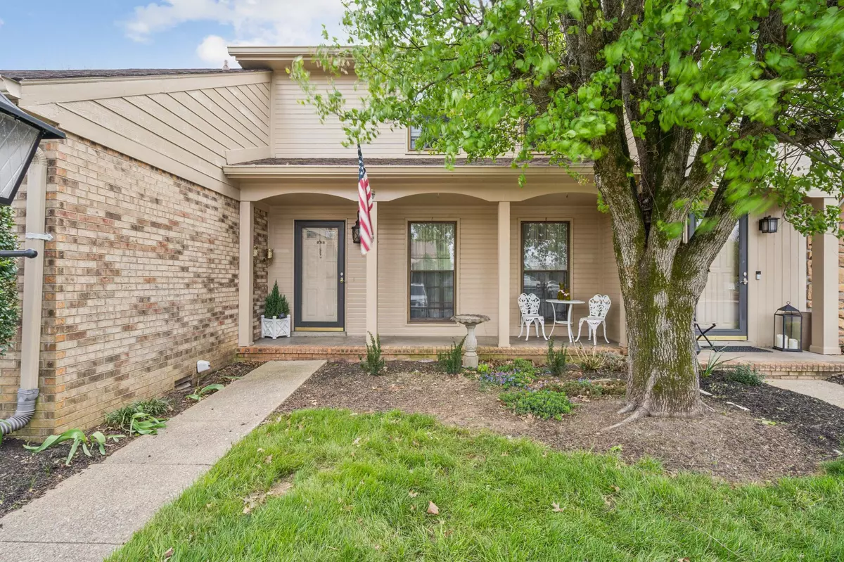 Clarksville, TN 37043,2172 Memorial Dr #A2
