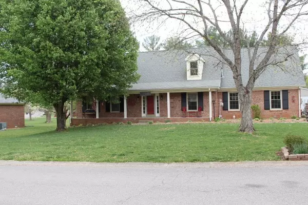 1974 Stepford Dr, Clarksville, TN 37043