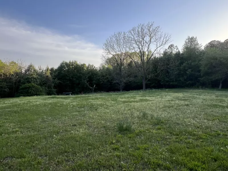 820 Rossview Rd, Clarksville, TN 37043