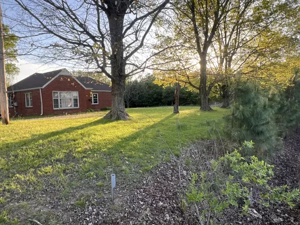 Clarksville, TN 37043,820 Rossview Rd