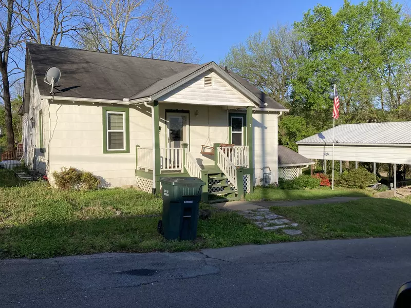 106 W Cedar St, Dickson, TN 37055