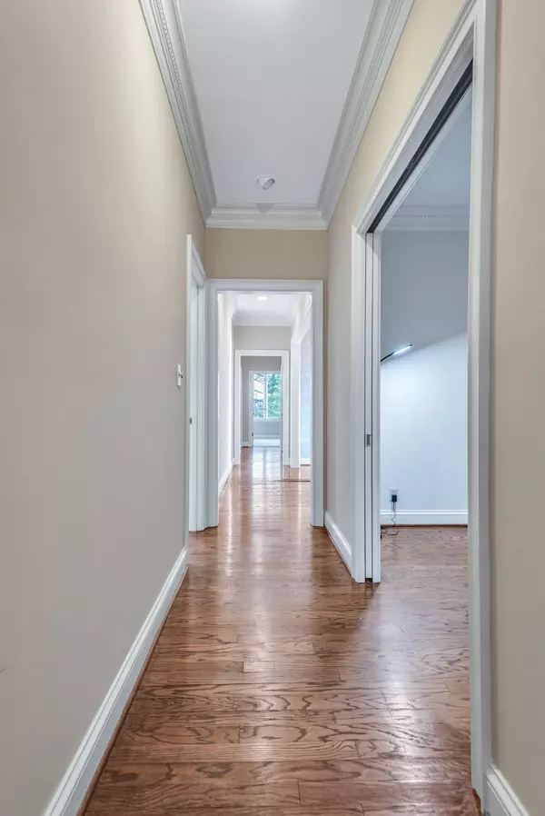 Nashville, TN 37205,3733 West End Avenue #301