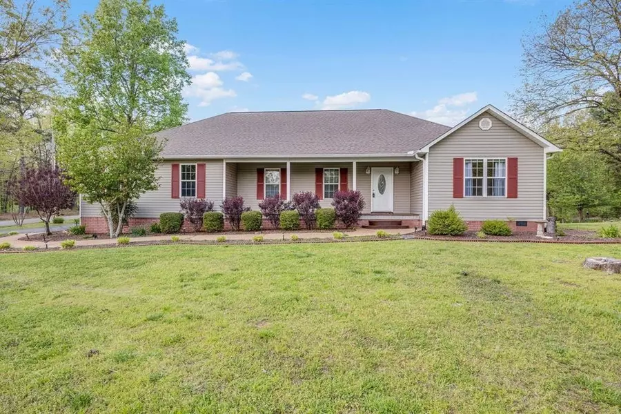 176 Battleground Dr, Wildersville, TN 38388