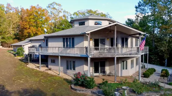 Linden, TN 37096,1050 Deer Creek Rd