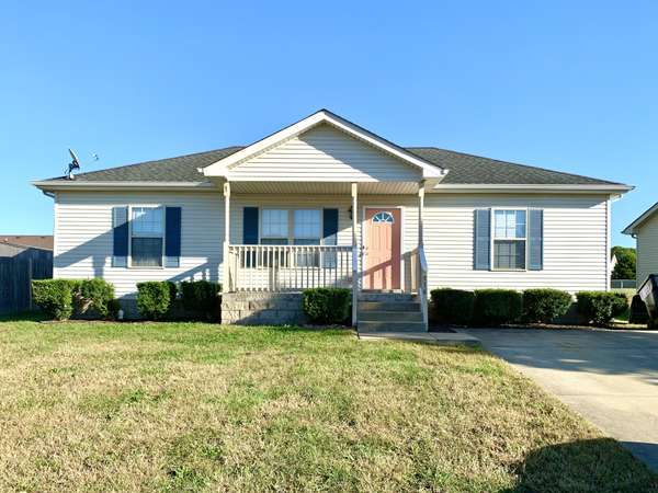 556 Oakmont Dr, Clarksville, TN 37042