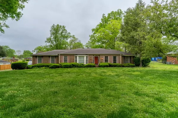 203 Montchanin Dr, Old Hickory, TN 37138