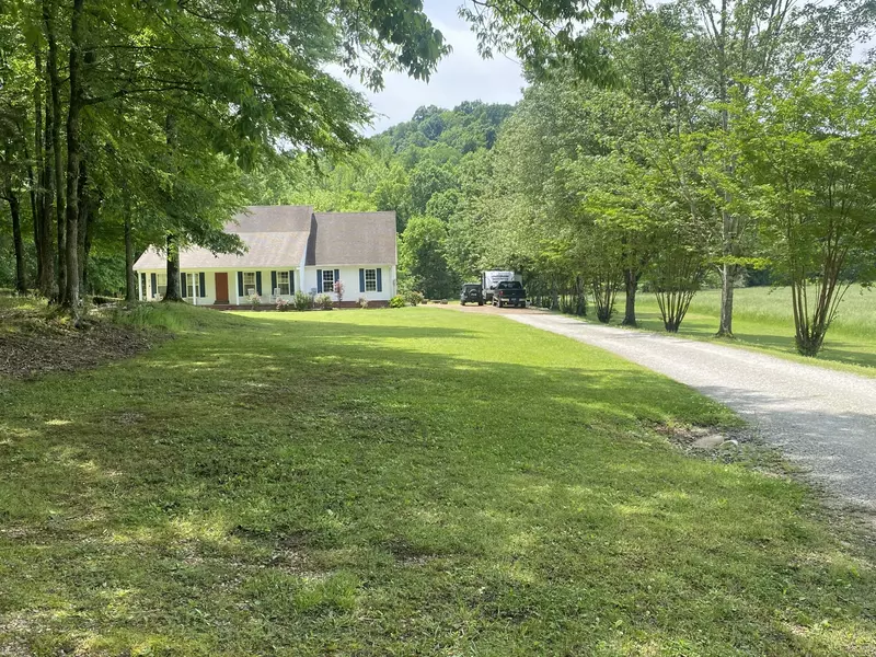 1400 Ross Creek Rd, Clifton, TN 38425