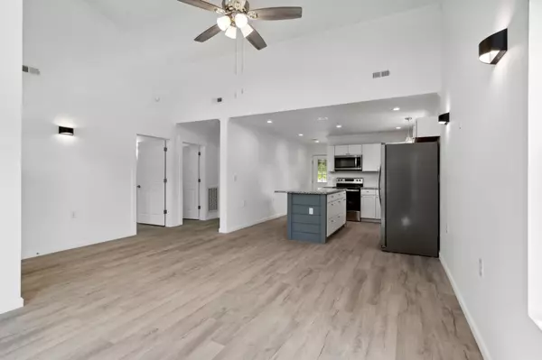 Red Boiling Springs, TN 37150,214 Church St