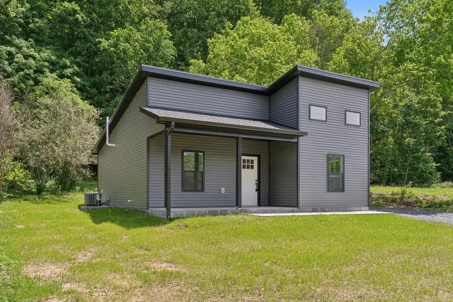 214 Church St, Red Boiling Springs, TN 37150