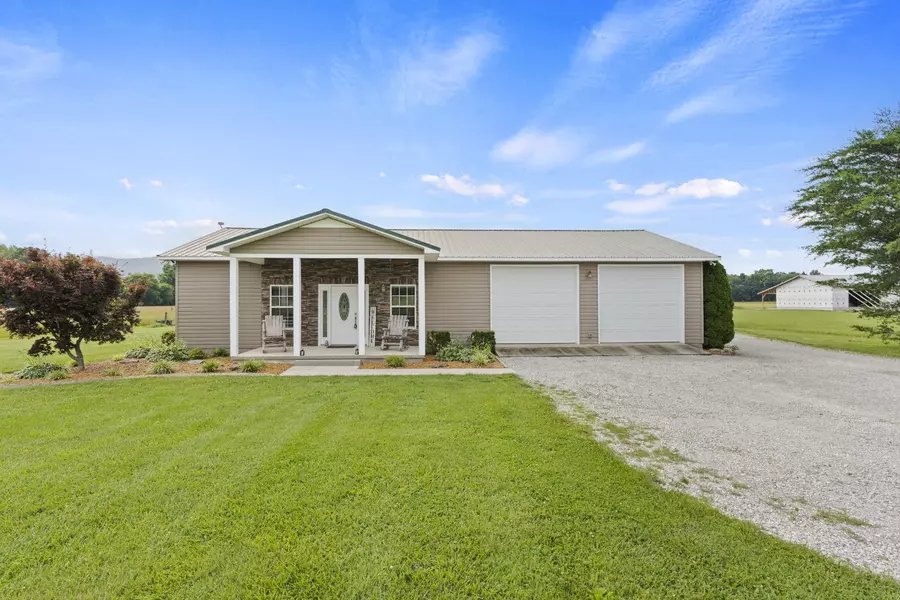 576 Floyd Ln, Decherd, TN 37324