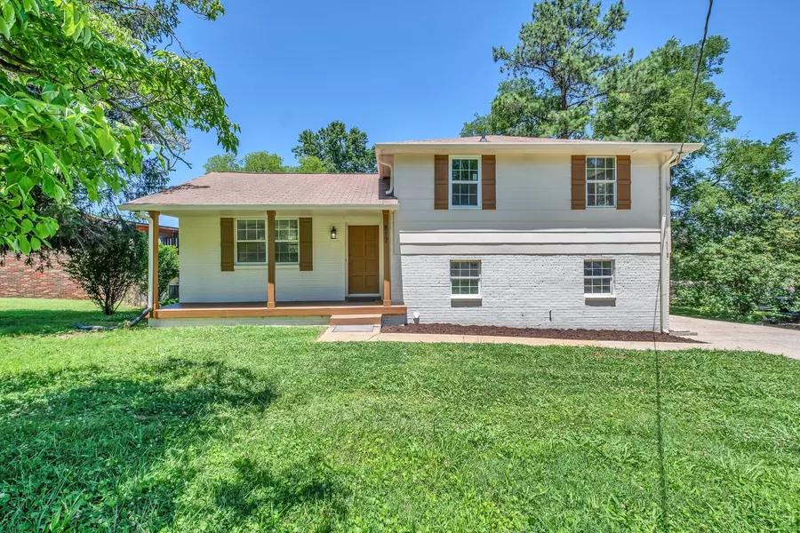 817 Hermitage Rdg, Hermitage, TN 37076