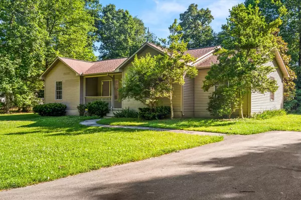 25 Rabbit Hill Dr, Crossville, TN 38571
