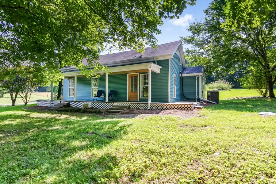 732 Fairfield Rd, Westmoreland, TN 37186