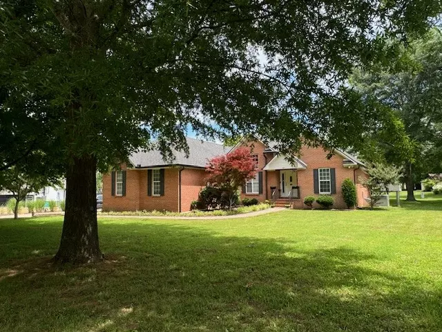 4017 Shenandoah Dr, Columbia, TN 38401