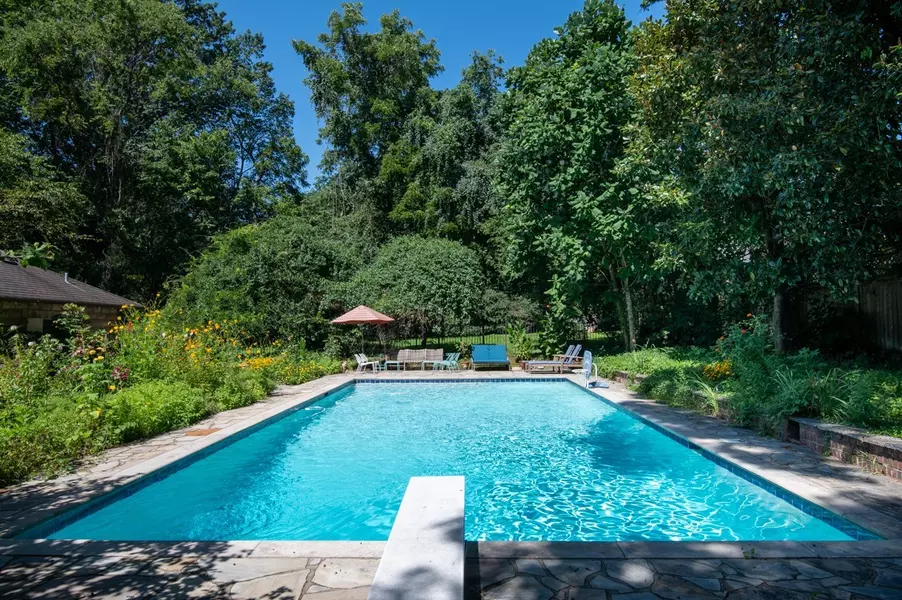 1300 Graybar Ln, Nashville, TN 37215