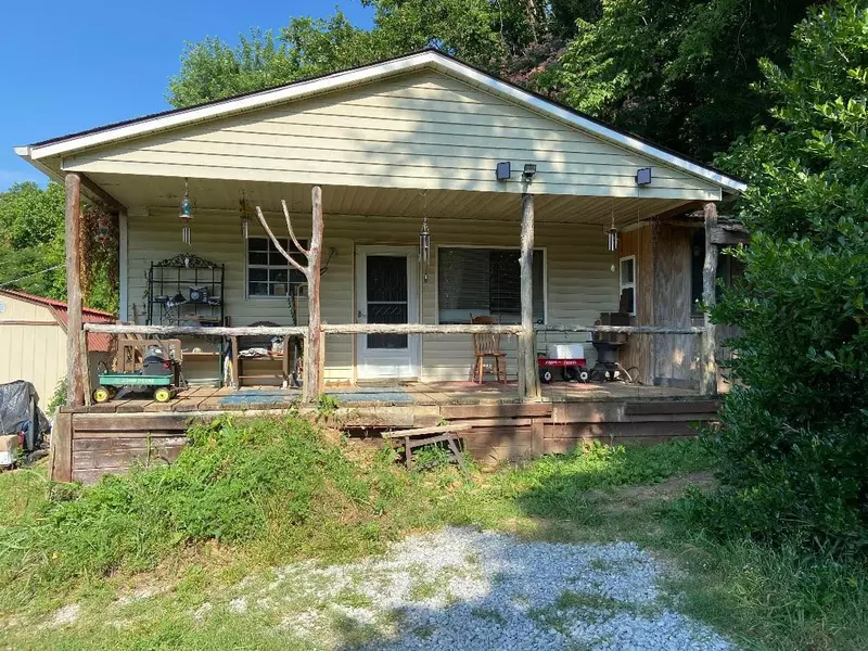 973 Water St, Dandridge, TN 37725