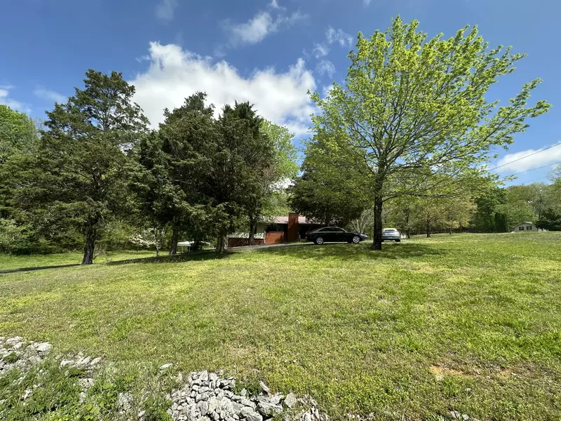 221 Twin Cove Dr, Lebanon, TN 37087