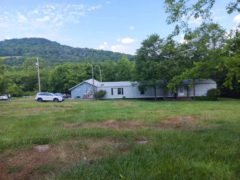 190 Rural Academy Ln, Brush Creek, TN 38547