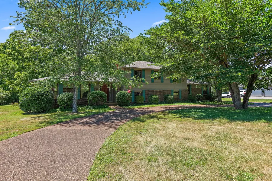 6046 Bethany Blvd, Nashville, TN 37221