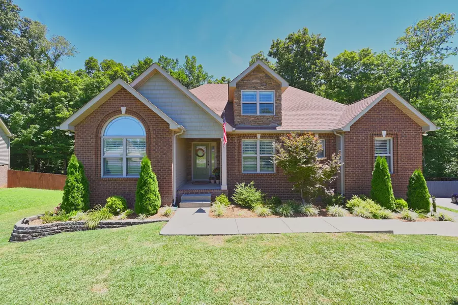 204 E Winterberry Trl, White House, TN 37188