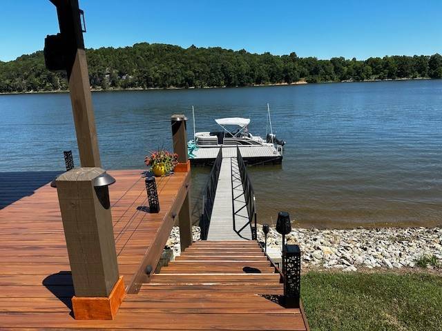 829 Riverfront Dr, Clifton, TN 38425