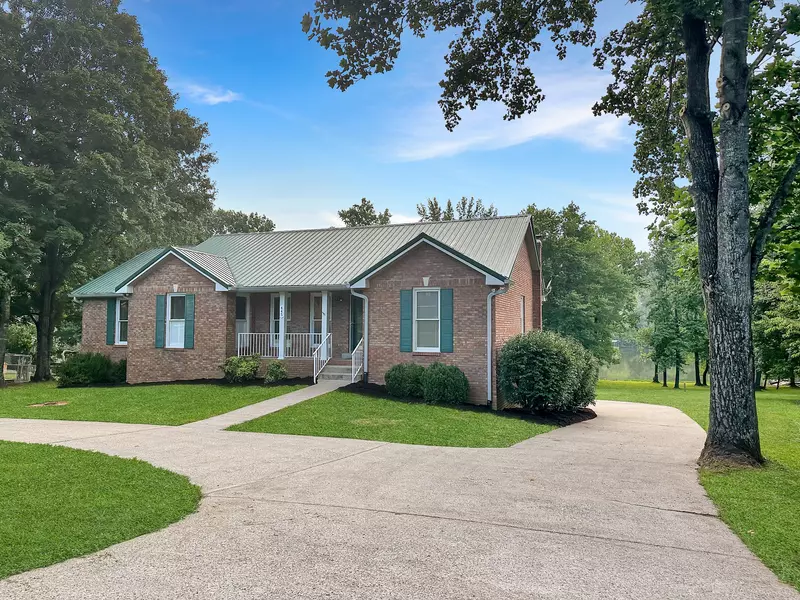 445 Lakeland Dr, Dover, TN 37058