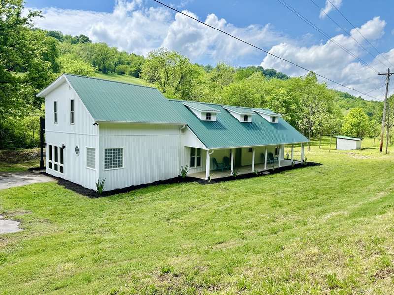 2490 Wolf Creek Rd, Silver Point, TN 38582