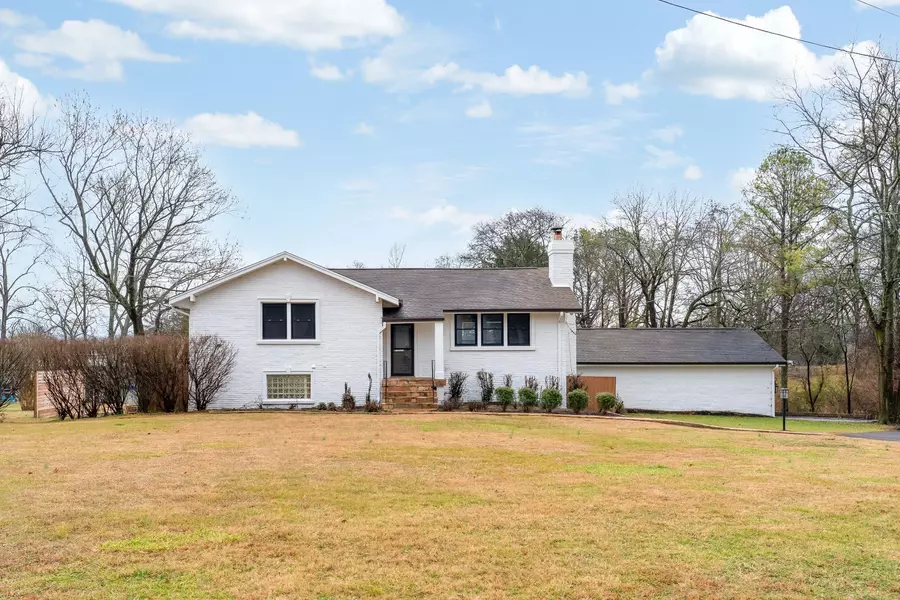 417 Sanders Ferry Rd, Hendersonville, TN 37075