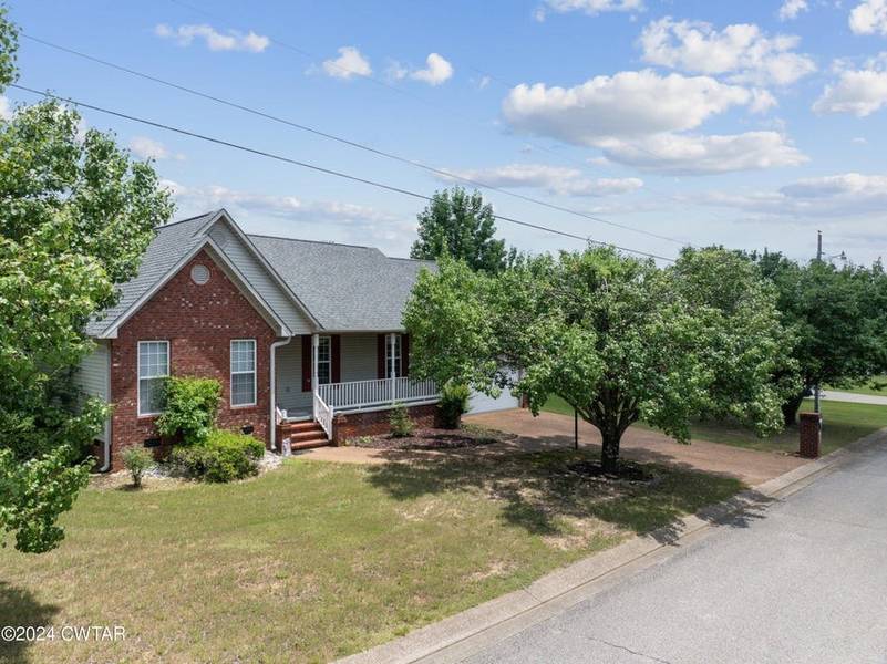 17 Plantation Dr, Lexington, TN 38351