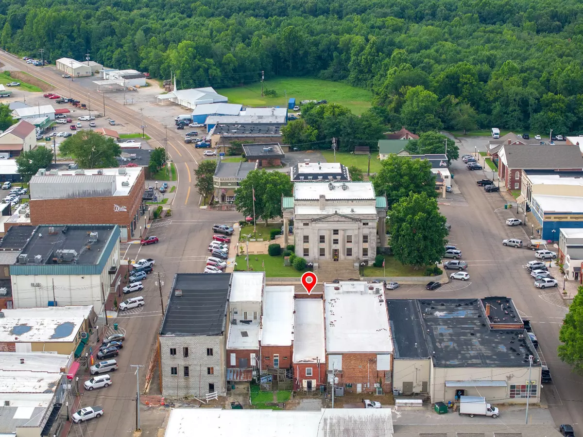 Huntingdon, TN 38344,159 Court Sq