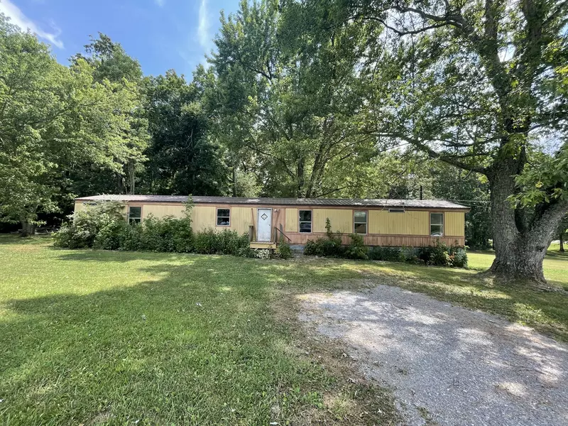 393 Flowertown Rd, Normandy, TN 37360