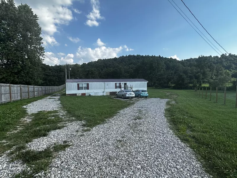 400 Delta Country Ln, Livingston, TN 38570