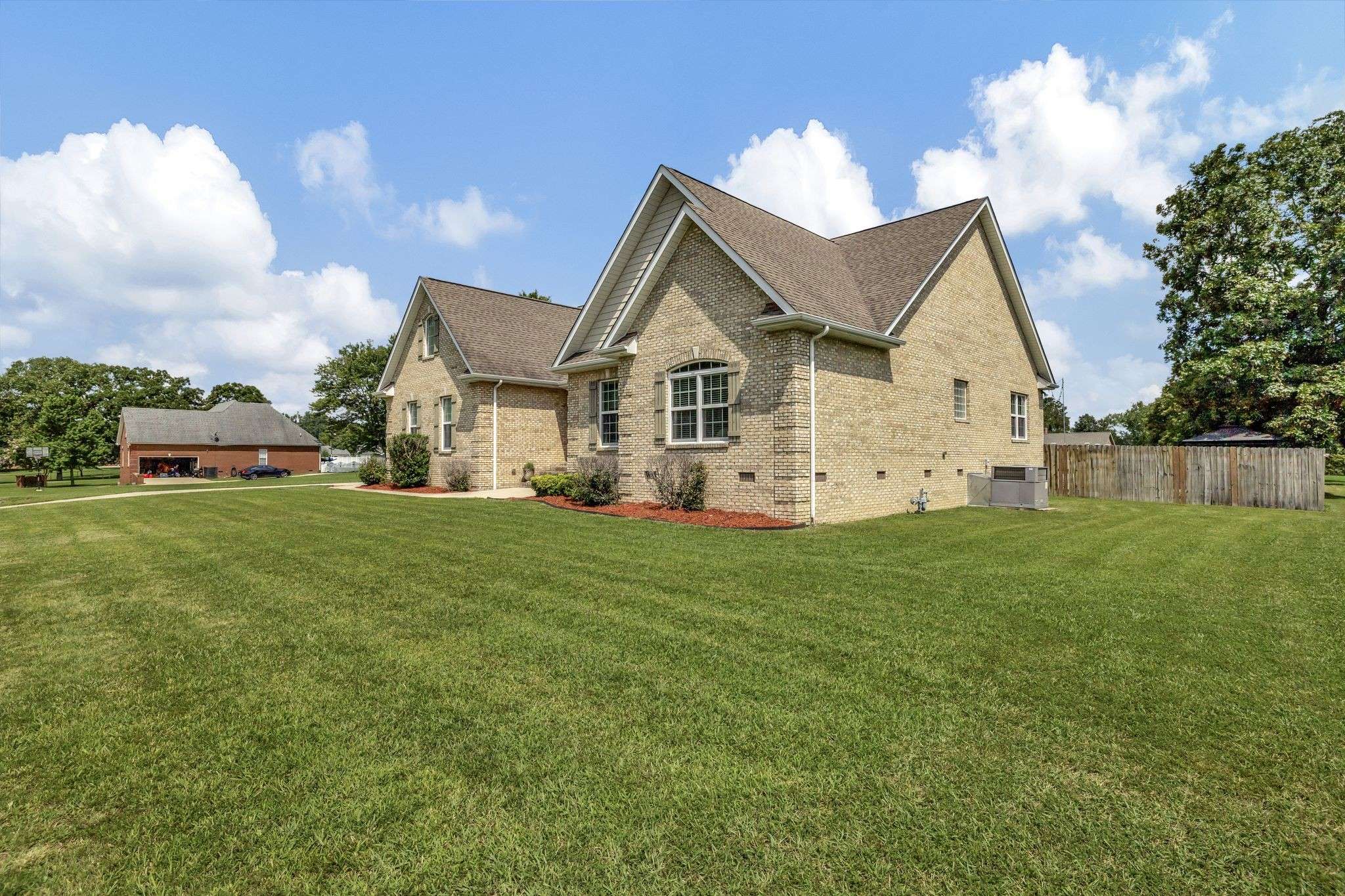 105 Parkway Pl, Tullahoma, TN 37388