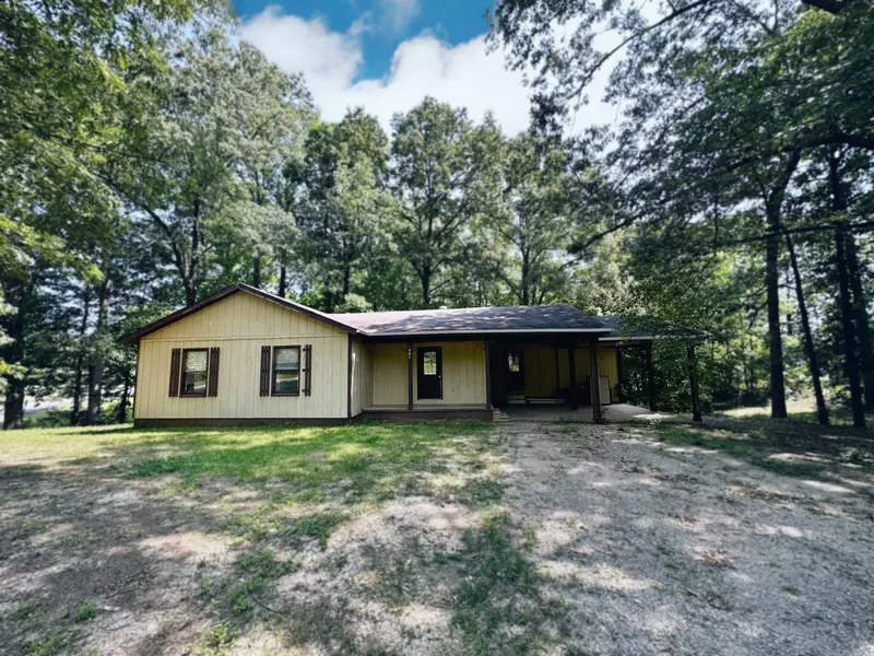 110 Hazelnut Ave, Camden, TN 38320