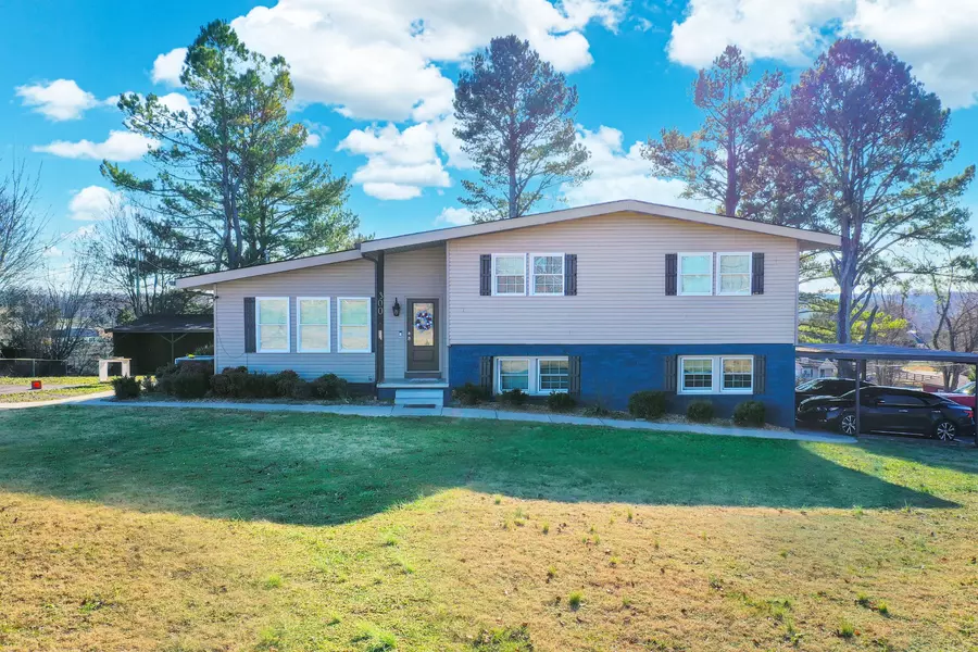 300 Scenic Dr, Shelbyville, TN 37160