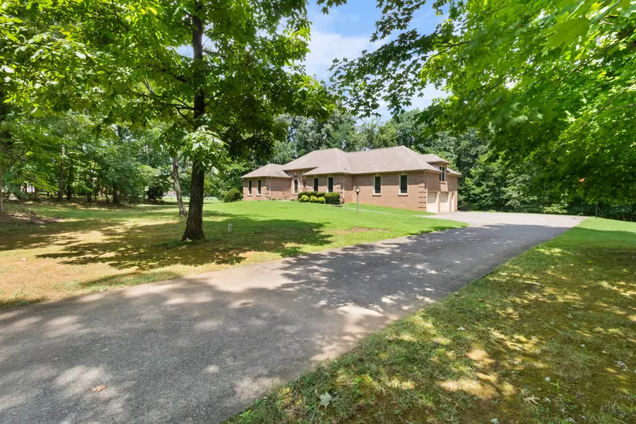 281 Rossview Rd, Clarksville, TN 37043