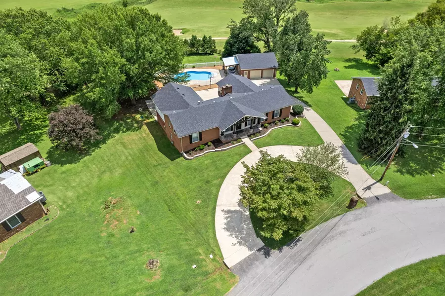 415 Rivermont Dr, Clarksville, TN 37043