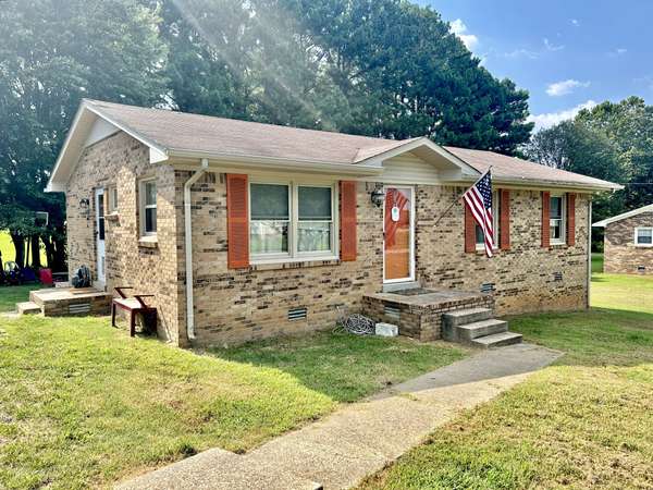 1787 Baker Ln, Lawrenceburg, TN 38464