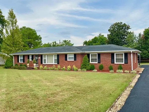 4013 Park Dr, Columbia, TN 38401