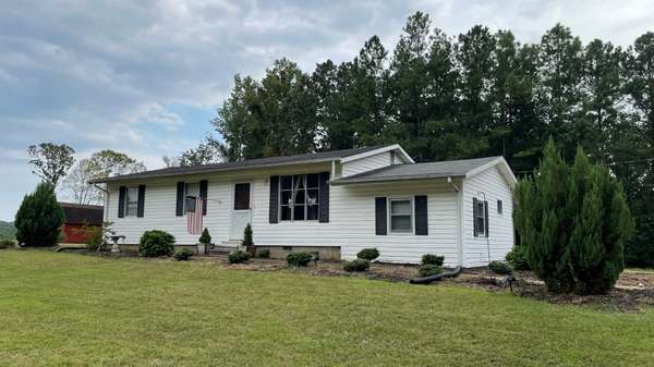 995 Sawyers Mill Rd, Bruceton, TN 38317