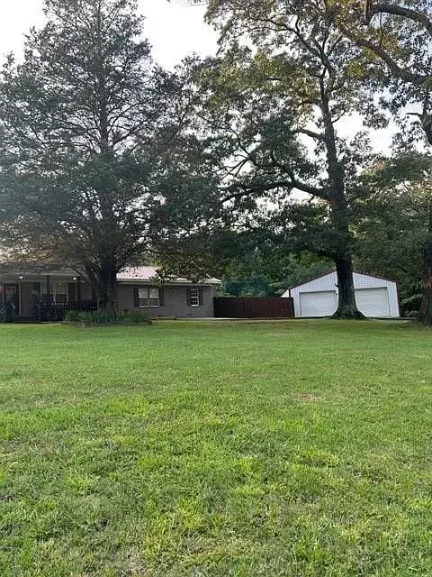 Camden, TN 38320,1105 Eastview Rd