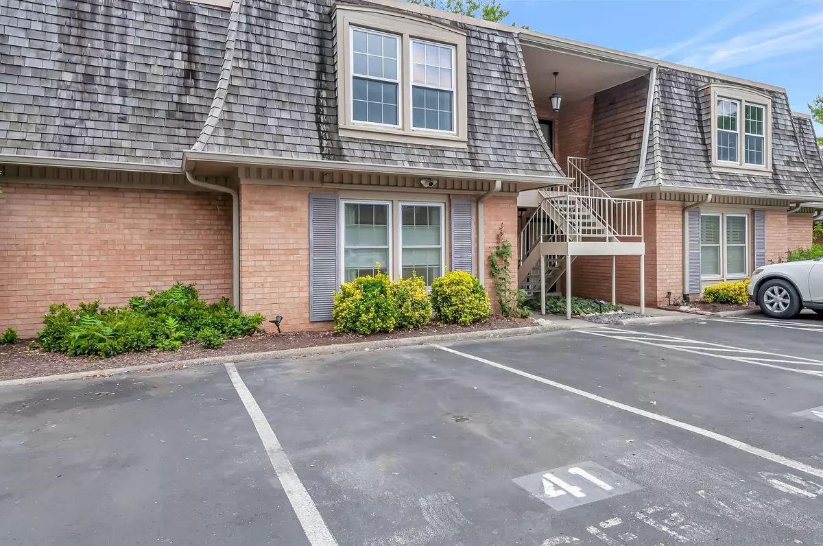 Nashville, TN 37215,3000 Hillsboro Pike #41