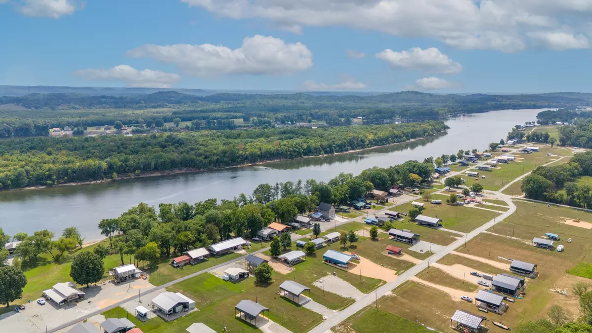 Clifton, TN 38425,1020 WC Pickett Rd