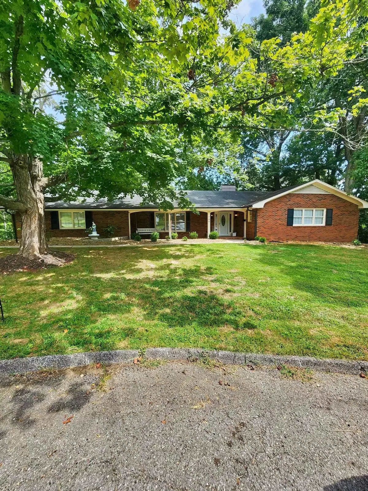 Madisonville, KY 42431,748 Homewood Dr