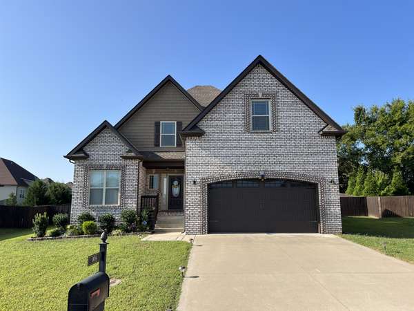 104 Overcrest Ct, Clarksville, TN 37043