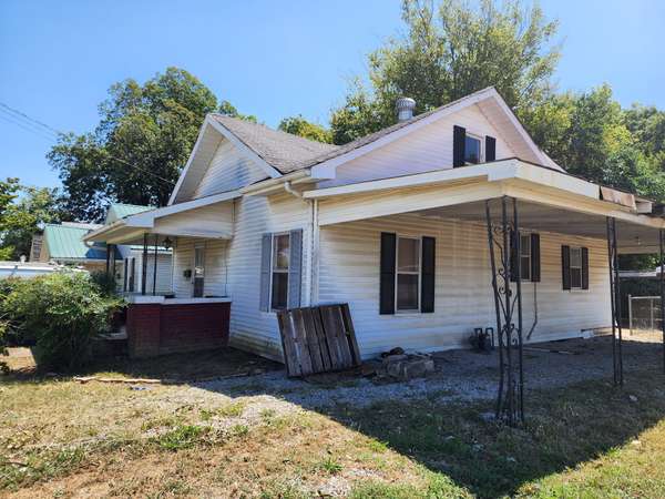 215 Depot St, Lawrenceburg, TN 38464