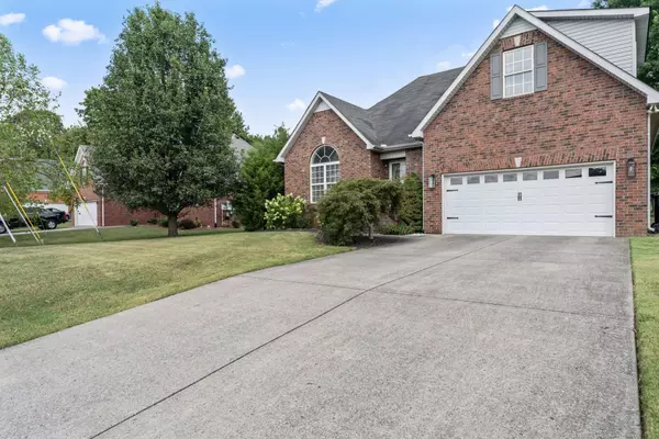 6010 Turning Leaf Dr, Smyrna, TN 37167