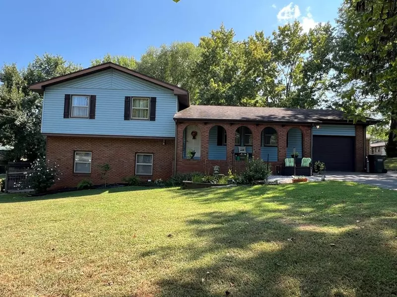 303 Bradley Ct, Hopkinsville, KY 42240