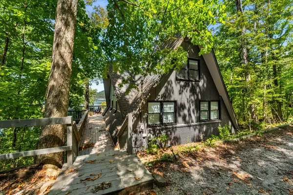 Silver Point, TN 38582,1023 Blackberry Hill Rd