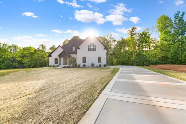 Pleasant View, TN 37146,422 Young Rd